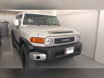 تويوتا إف جي كروزر 2018 اوتوماتيك 353,000 كم 6 سلندر دفع رباعي اس يو في أبيض