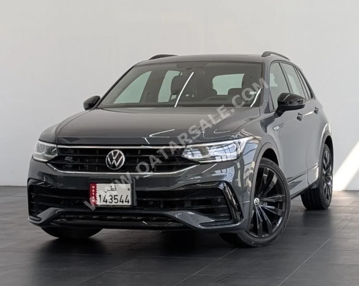 Volkswagen Tiguan R-Line 2022 Automatic 39,243 Km 4 Cylinder Four Wheel Drive (4WD) SUV Gray With Warranty