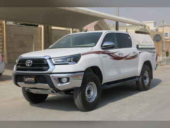 تويوتا هاي لوكس 2022 اوتوماتيك 31,000 كم 4 سلندر دفع رباعي بيكب أبيض تحت الضمان