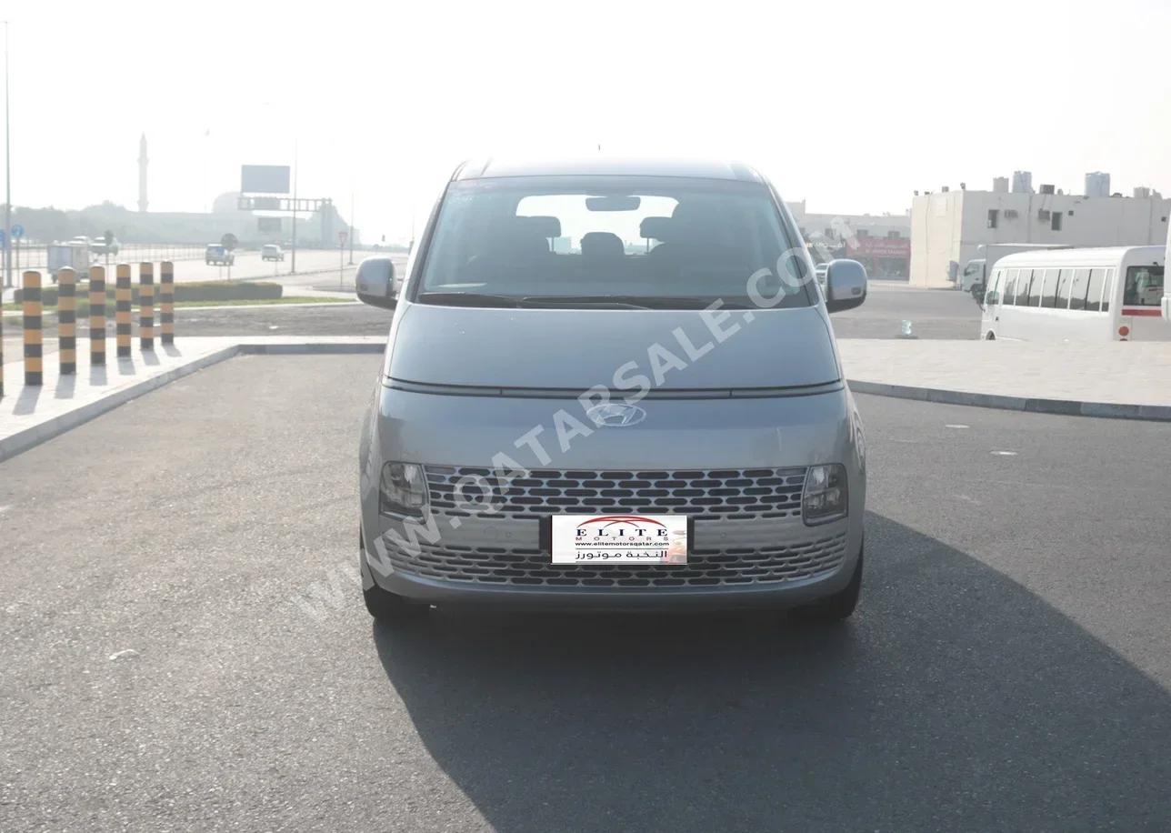 هيونداي ستاريا 6 سلندر باص فضي 2022