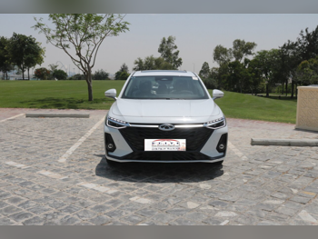 شيري  اريزو  سيدان  أبيض  2024