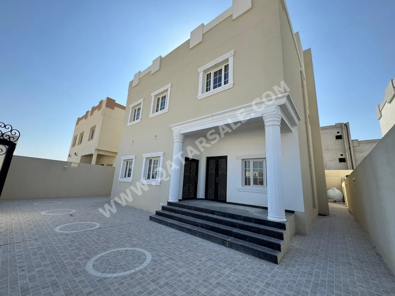 سكن عائلي  - غير مفروشة  - الريان  - عين خالد  - 6 غرف نوم