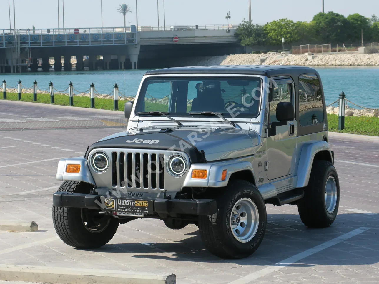 جييب رانجلار صحارى 2005 اوتوماتيك 112,000 كم 6 سلندر دفع رباعي اس يو في رمادي