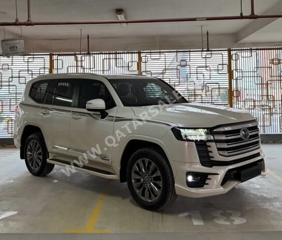تويوتا لاند كروزر جي اكس ار 2024 اوتوماتيك 39,000 كم 6 سلندر دفع رباعي اس يو في أبيض تحت الضمان