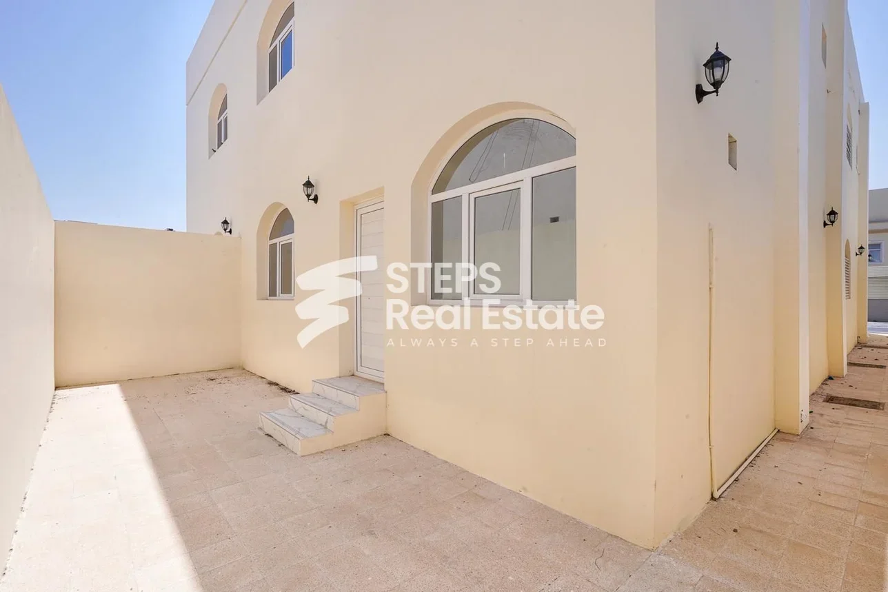 سكن عائلي - غير مفروشة - الوكرة - الوكير - 9 غرف نوم