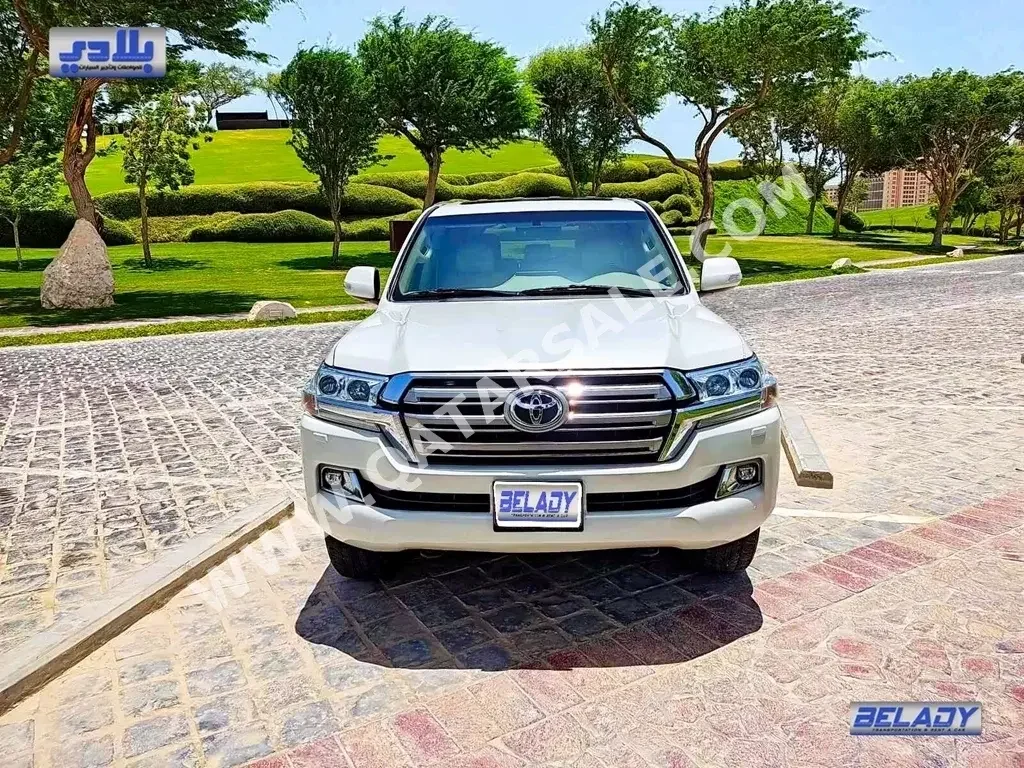 Toyota  Land Cruiser GXR  SUV 2x4  Beige  2019