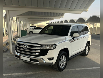 تويوتا لاند كروزر جي اكس ار 2022 اوتوماتيك 109,000 كم 6 سلندر دفع رباعي اس يو في أبيض تحت الضمان
