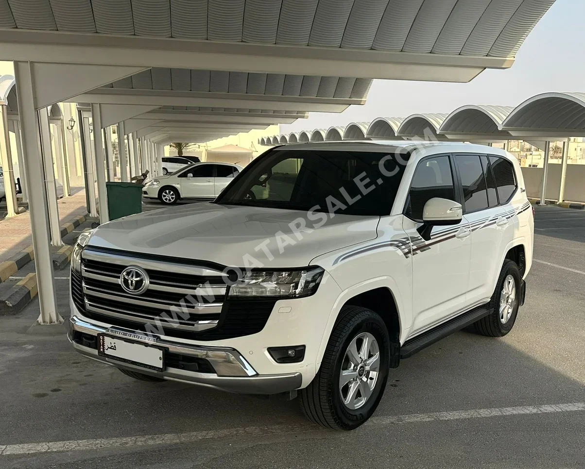 تويوتا لاند كروزر جي اكس ار 2022 اوتوماتيك 109,000 كم 6 سلندر دفع رباعي اس يو في أبيض تحت الضمان