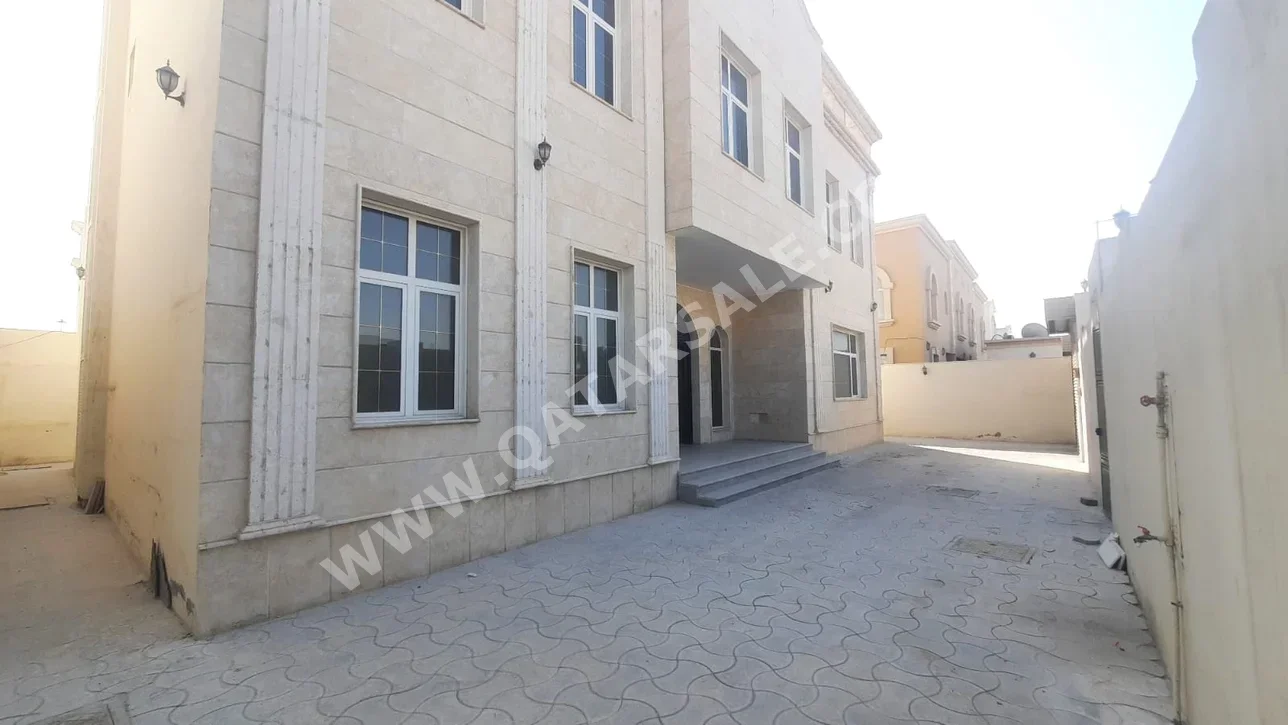 Family Residential - Not Furnished - Doha - Nuaija - 6 Bedrooms