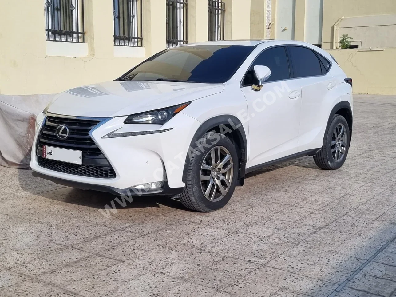لكزس ان اكس 200 تي 2015 اوتوماتيك 188,000 كم 4 سلندر دفع كلي مستمر اس يو في أبيض