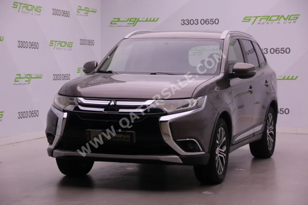 ميتسوبيشي أوت لاندر 2018 اوتوماتيك 161,000 كم 4 سلندر دفع رباعي اس يو في بني