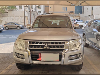 ميتسوبيشي باجيرو 3.8 2018 اوتوماتيك 140,000 كم 6 سلندر دفع رباعي اس يو في فضي