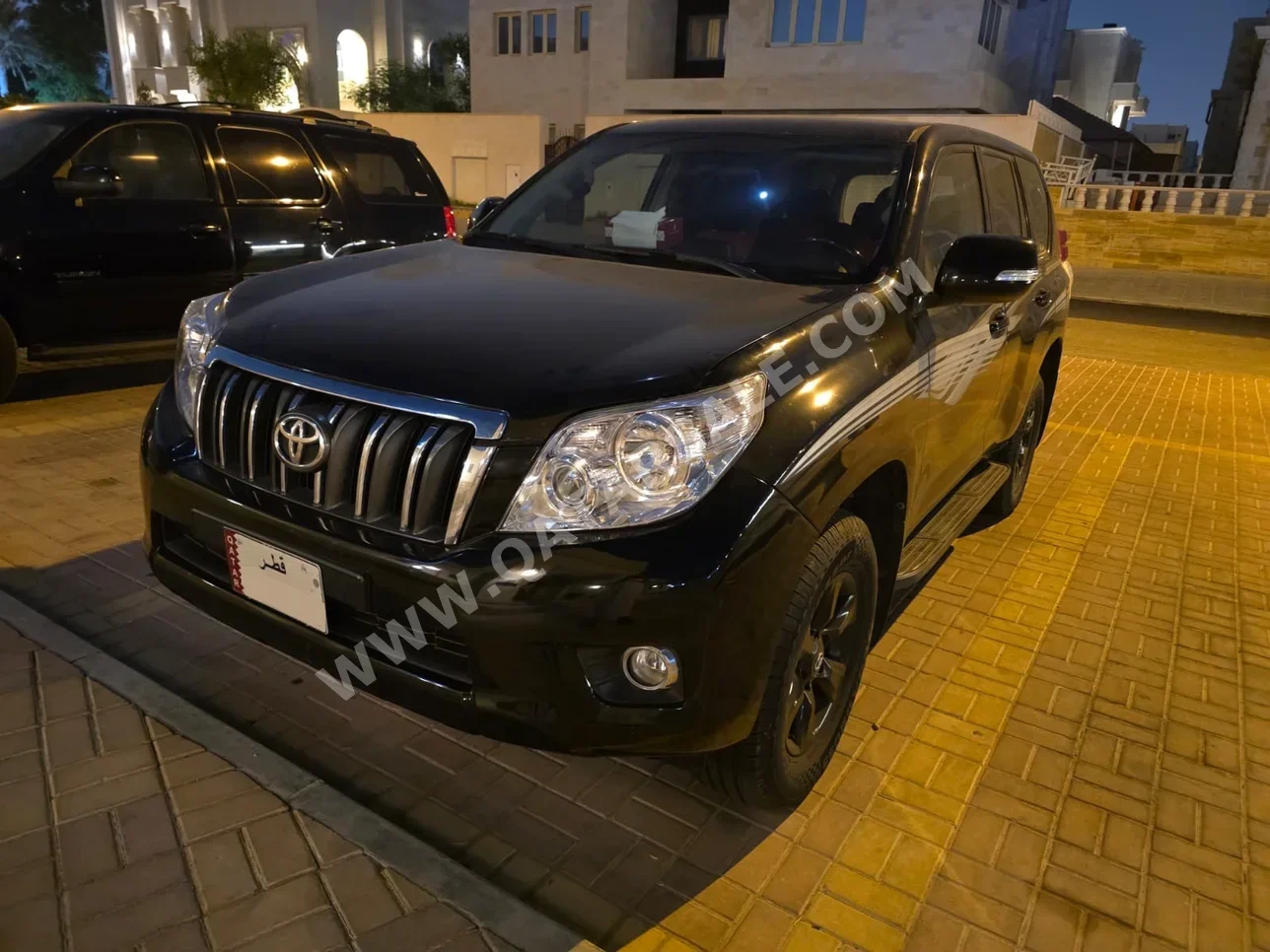 تويوتا برادو تي اكس ال 2012 اوتوماتيك 263,000 كم 6 سلندر دفع رباعي اس يو في أسود