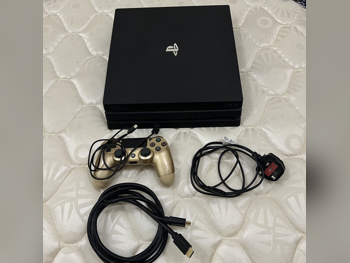 اجهزة العاب الفديو - سوني - بلاي ستيشن 4 برو - 1 تيرابايت -تشمل أجهز تحكم: 1