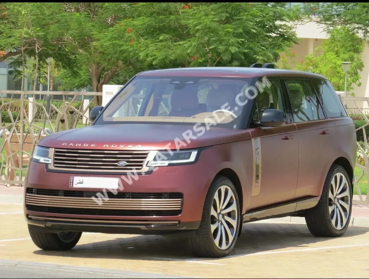 لاند روفر رنج روفر فوج اس في 2023 اوتوماتيك 7,890 كم 8 سلندر دفع رباعي اس يو في نحاسي تحت الضمان