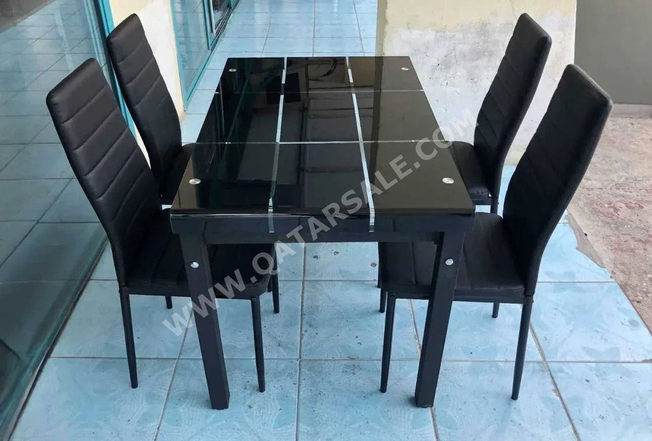 طاولة طعام مع كراسي  - أسود  - قطر  - 4 مقاعد