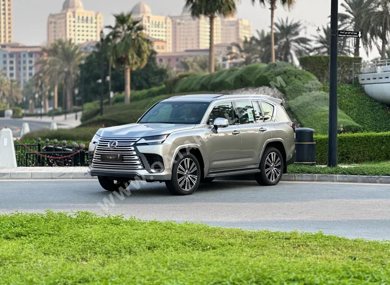 لكزس ال اكس 600 لكجري 2025 اوتوماتيك 5,000 كم 6 سلندر دفع رباعي اس يو في رمادي تحت الضمان