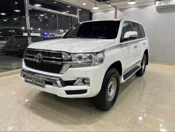تويوتا  لاند كروزر  جي اكس ار  2016  اوتوماتيك  372,000 كم  6 سلندر  دفع رباعي  اس يو في  أبيض