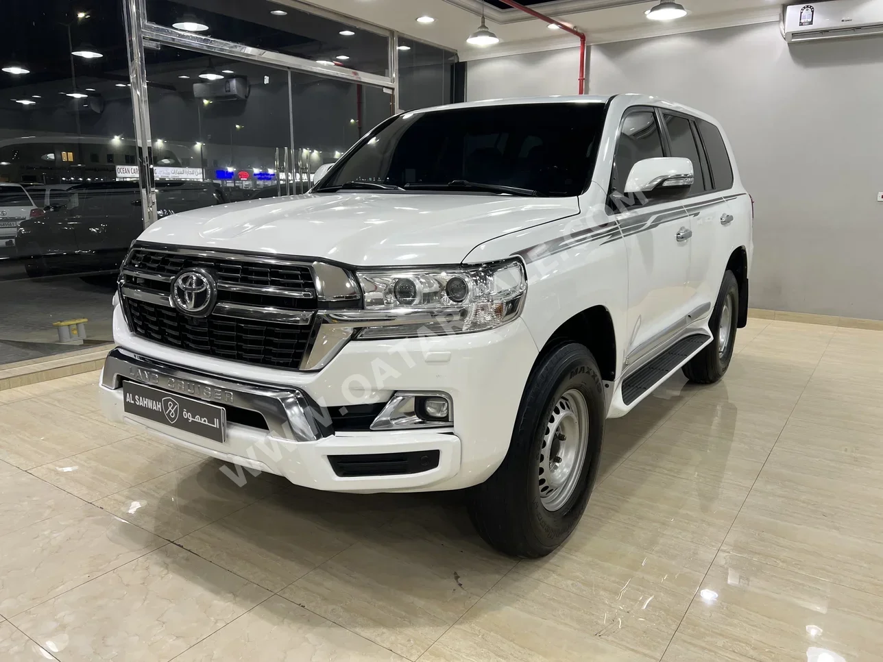 تويوتا لاند كروزر جي اكس ار 2016 اوتوماتيك 372,000 كم 6 سلندر دفع رباعي اس يو في أبيض