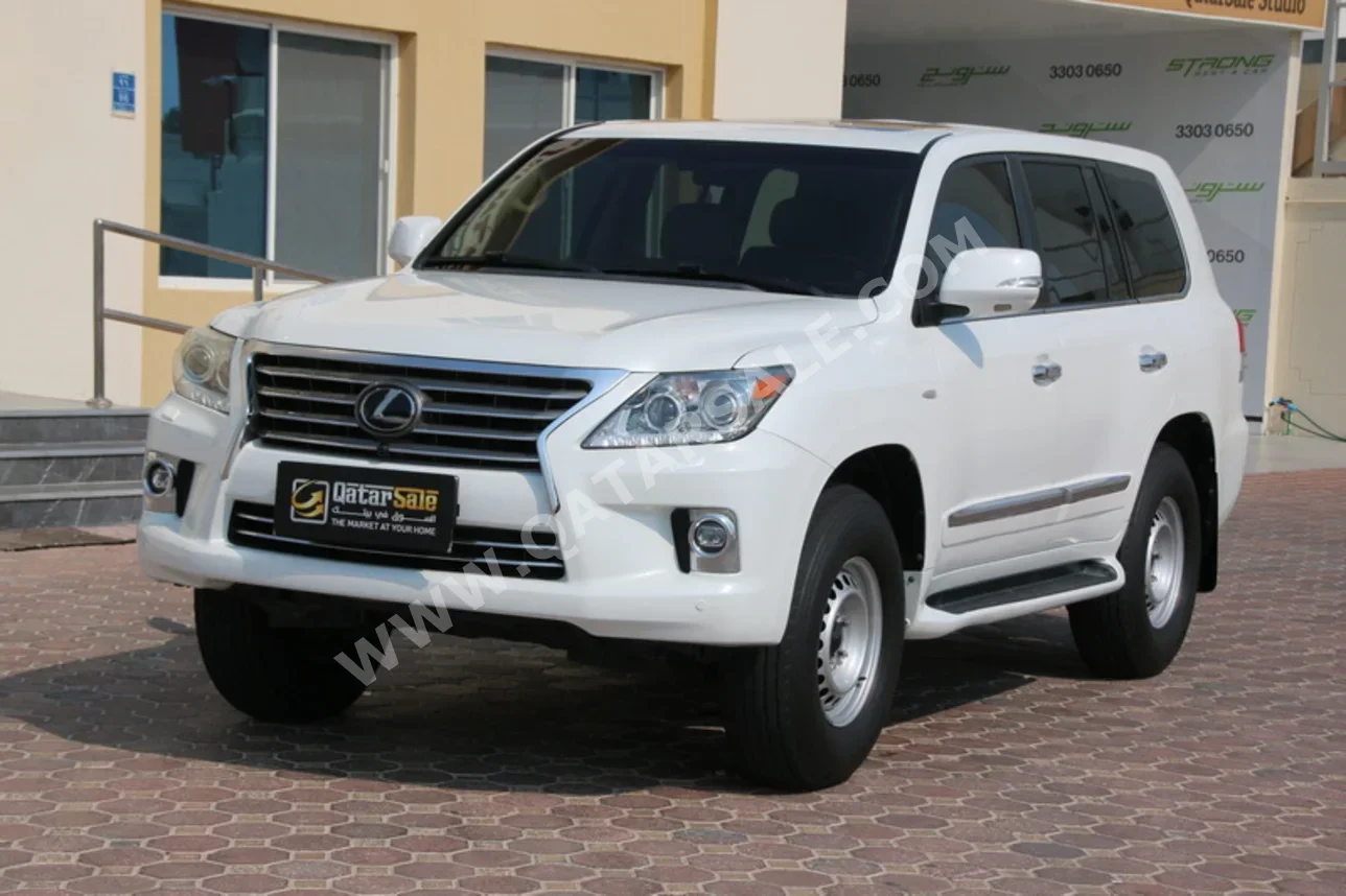 لكزس ال اكس 570 2011 اوتوماتيك 520,000 كم 8 سلندر دفع رباعي اس يو في أبيض