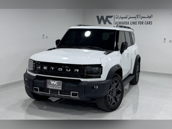 جيتور تي 2 لكجري 2025 اوتوماتيك 23,000 كم 4 سلندر دفع خلفي سيدان أبيض تحت الضمان