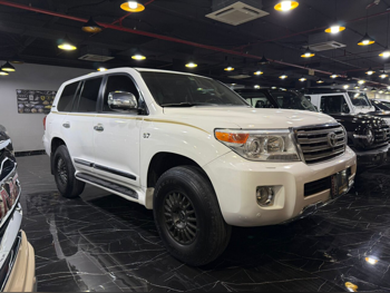 Toyota  Land Cruiser  VXR  2013  Automatic  423,000 Km  8 Cylinder  Four Wheel Drive (4WD)  SUV  White