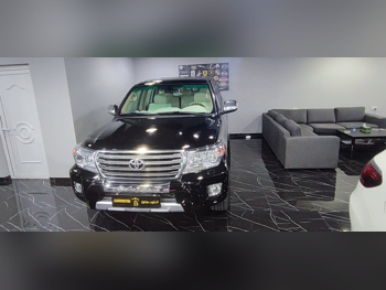 Toyota  Land Cruiser  GXR  2012  Automatic  155,000 Km  8 Cylinder  Four Wheel Drive (4WD)  SUV  Black