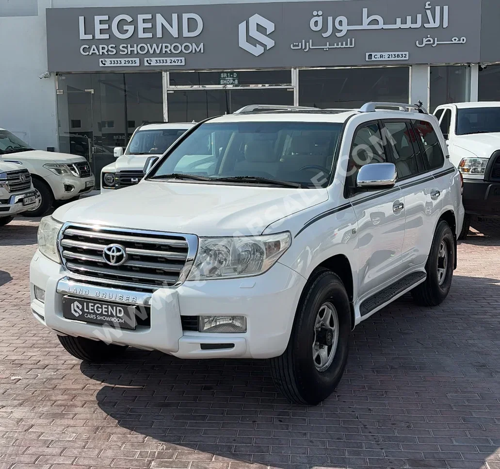 تويوتا لاند كروزر في اكس ار 2011 اوتوماتيك 248,124 كم 8 سلندر دفع رباعي اس يو في أبيض