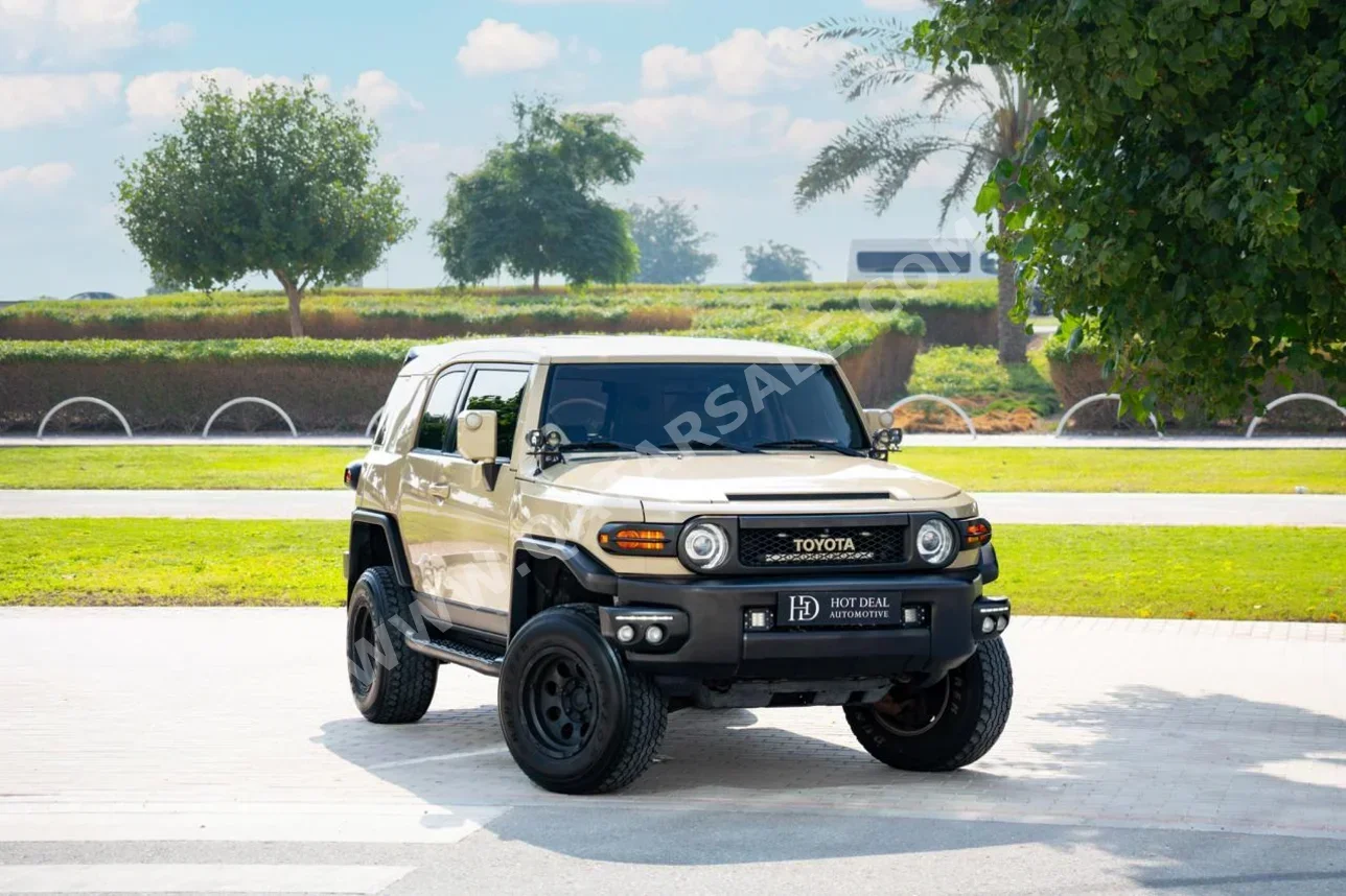 تويوتا إف جي كروزر 2013 اوتوماتيك 208,000 كم 6 سلندر دفع رباعي اس يو في بيج