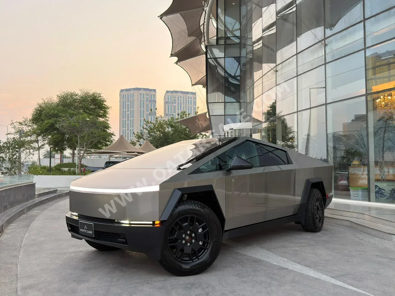 تسلا سايبر تراك فئة فاونديشن 2024 اوتوماتيك 500 كم 0 سلندر دفع كلي مستمر اس يو في فضي تحت الضمان