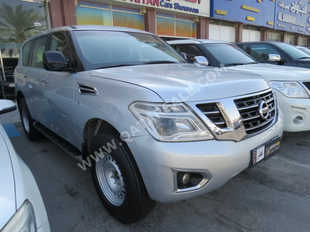 نيسان باترول أكس أي 2014 اوتوماتيك 300,000 كم 6 سلندر دفع رباعي اس يو في فضي