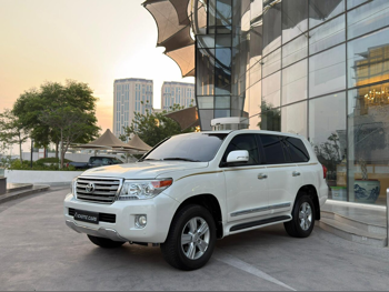 Toyota  Land Cruiser  VXR  2015  Automatic  261,000 Km  8 Cylinder  Four Wheel Drive (4WD)  SUV  White