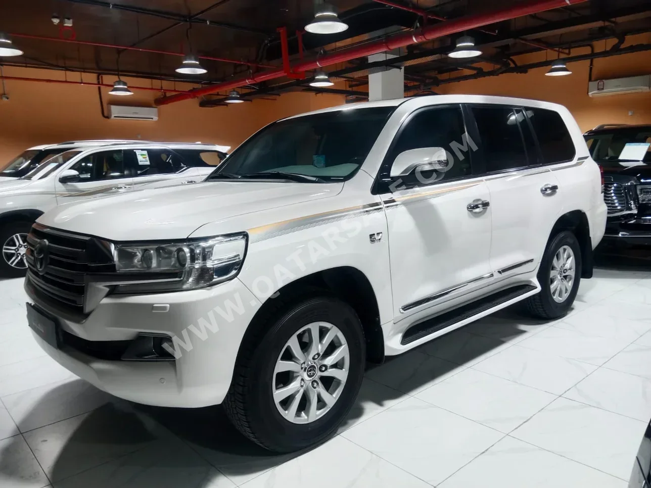 تويوتا لاند كروزر في اكس ار 2018 اوتوماتيك 387,000 كم 8 سلندر دفع رباعي اس يو في أبيض