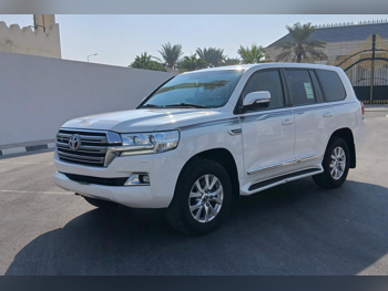 تويوتا  لاند كروزر  جي اكس ار  2021  اوتوماتيك  146,000 كم  6 سلندر  دفع رباعي  اس يو في  أبيض