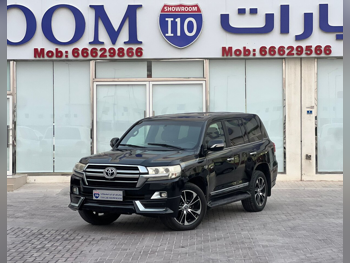Toyota  Land Cruiser  VXR- Grand Touring S  2017  Automatic  293,000 Km  8 Cylinder  Four Wheel Drive (4WD)  SUV  Black