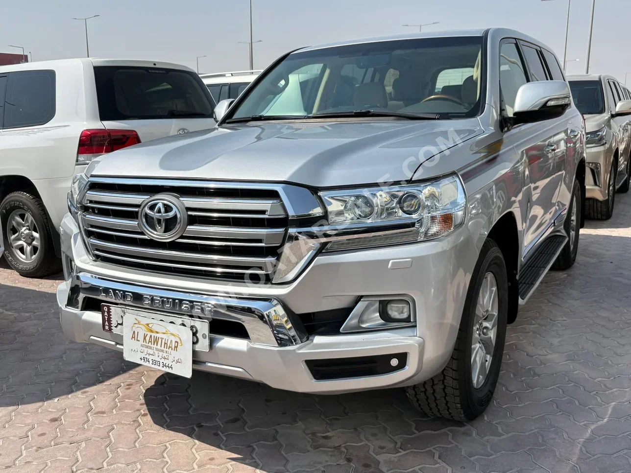 تويوتا لاند كروزر جي اكس ار 2016 اوتوماتيك 240,000 كم 8 سلندر دفع رباعي اس يو في فضي