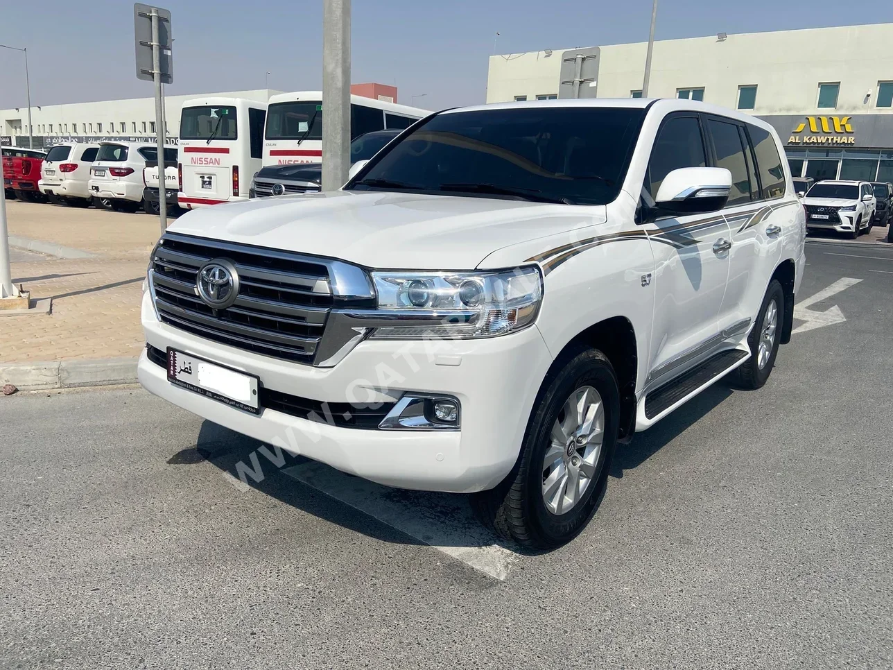 Toyota Land Cruiser VXR 2017 Automatic 203,000 Km 8 Cylinder Four Wheel Drive (4WD) SUV White