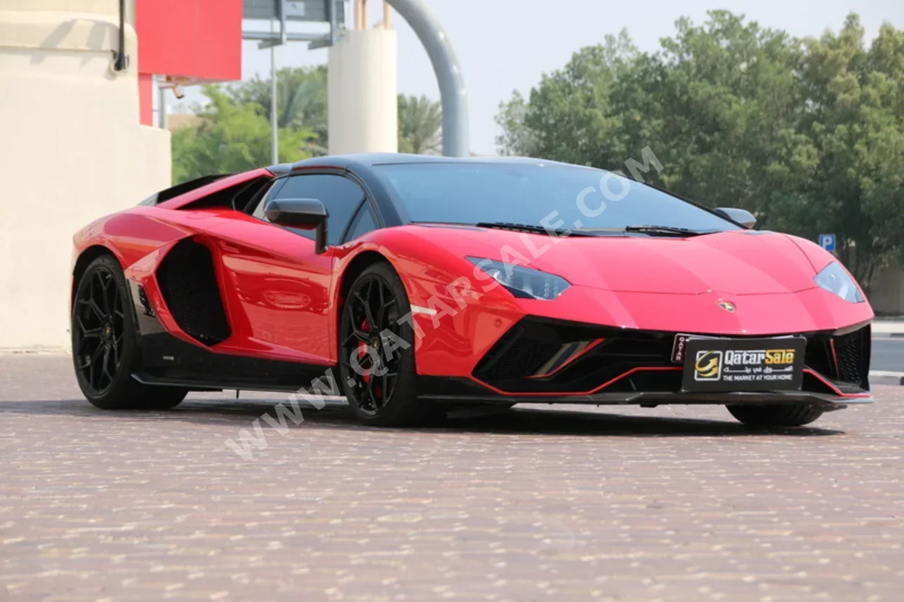 لمبرجيني أفانتادور رود ستر 2022 اوتوماتيك 4,700 كم 12 سلندر دفع خلفي كشف أحمر