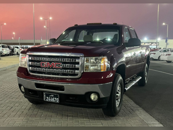 GMC Sierra 2500 HD 2013 Automatic 188,000 Km 8 Cylinder Four Wheel Drive (4WD) Pick Up Maroon