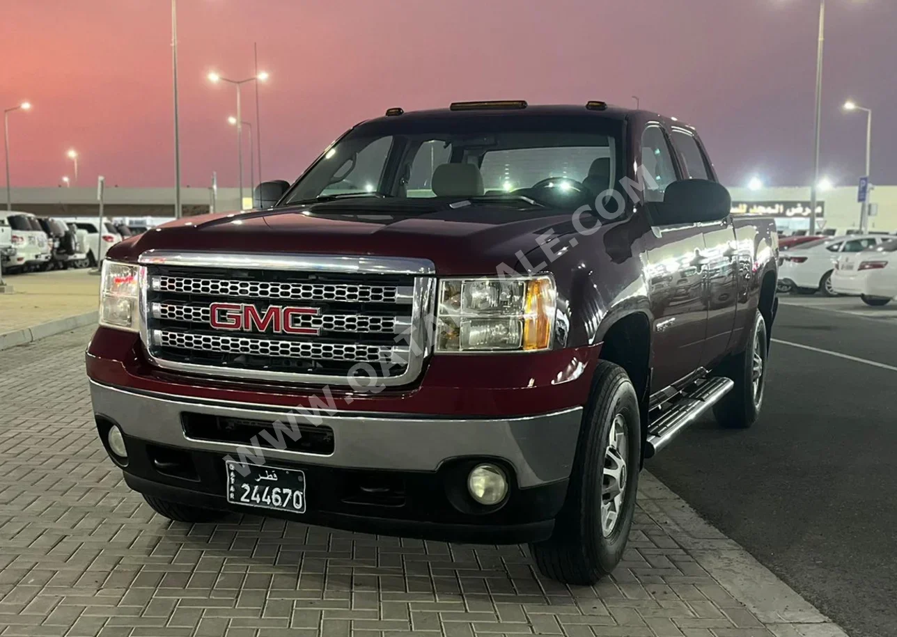 GMC Sierra 2500 HD 2013 Automatic 188,000 Km 8 Cylinder Four Wheel Drive (4WD) Pick Up Maroon
