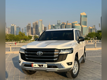 تويوتا  لاند كروزر  جي اكس  2025  اوتوماتيك  1,300 كم  6 سلندر  دفع رباعي  اس يو في  أبيض  تحت الضمان