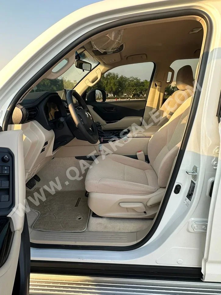 تويوتا لاند كروزر جي اكس 2025 اوتوماتيك 1,300 كم 6 سلندر دفع رباعي اس يو في أبيض تحت الضمان