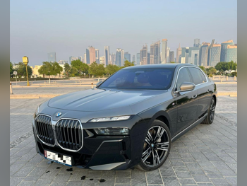 بي ام دبليو  الفئة - السابعة  760 اي  2026  اوتوماتيك  0 كم  4 سلندر  دفع كلي مستمر  سيدان  أسود و فضي  تحت الضمان