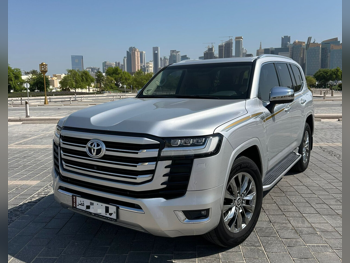تويوتا  لاند كروزر  في اكس توين توربو  2022  اوتوماتيك  79,000 كم  6 سلندر  دفع رباعي  اس يو في  فضي  تحت الضمان