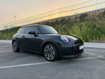 ميني كوبر اس 2025 اوتوماتيك 12,000 كم 4 سلندر سحب امامي هاتشباك أخضر زيتوني تحت الضمان