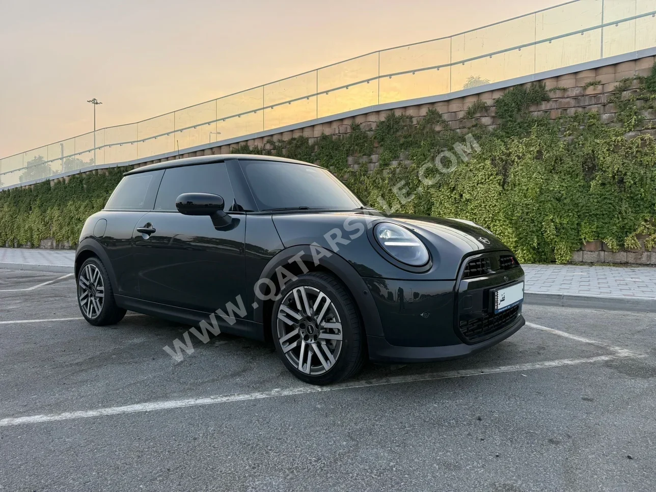 ميني كوبر اس 2025 اوتوماتيك 12,000 كم 4 سلندر سحب امامي هاتشباك أخضر زيتوني تحت الضمان