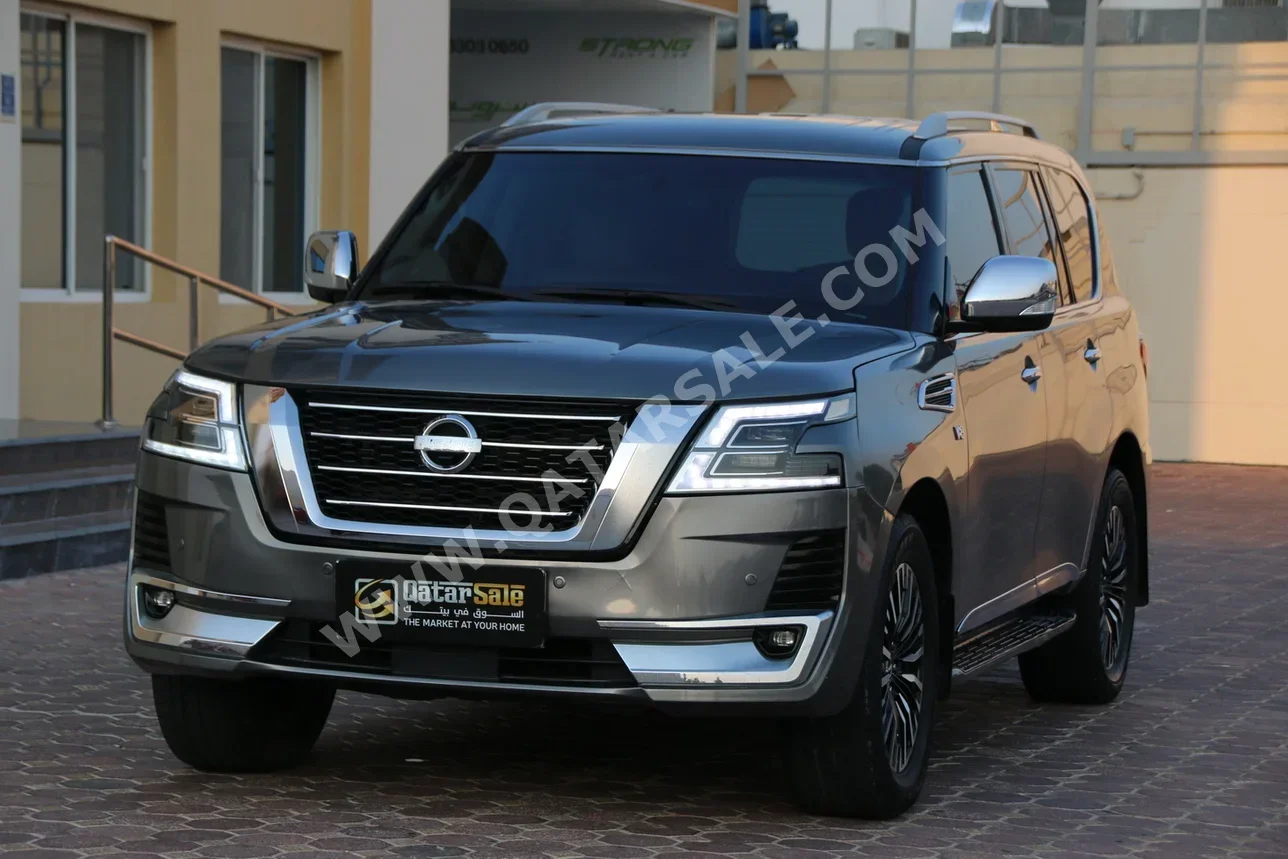 نيسان باترول بلاتنيوم 2015 اوتوماتيك 94,000 كم 8 سلندر دفع رباعي اس يو في رمادي