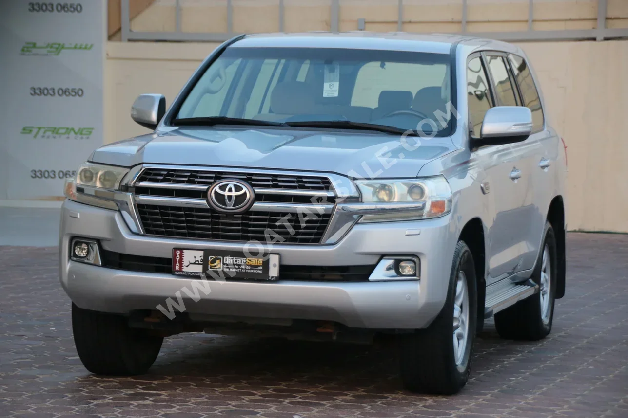 تويوتا لاند كروزر جي اكس ار 2021 اوتوماتيك 146,000 كم 6 سلندر دفع رباعي اس يو في رمادي