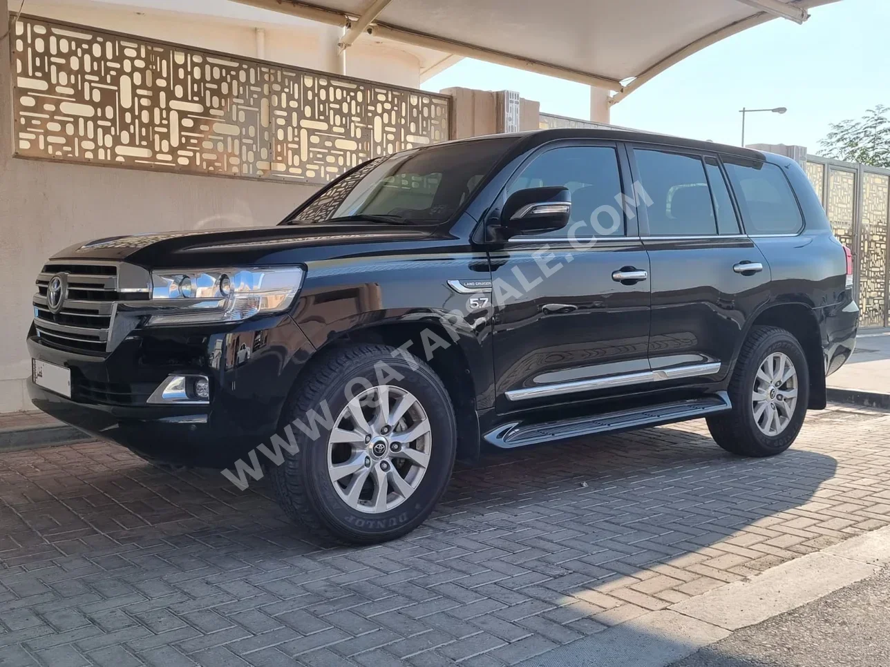 تويوتا لاند كروزر في اكس ار 2021 اوتوماتيك 104,000 كم 8 سلندر دفع رباعي اس يو في أسود