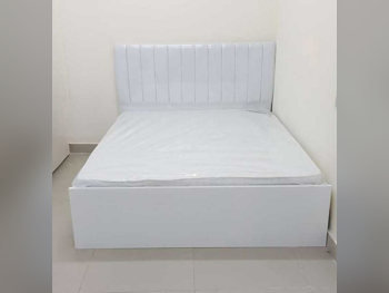 الأسّرة - كينج  - أبيض  - متضمنة المرتبة